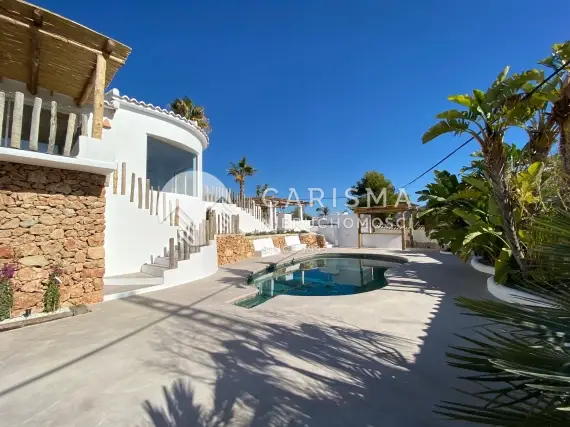 (5) Odnowiona willa w stylu Ibiza, z panoramicznym widokiem na morze, Moraira
