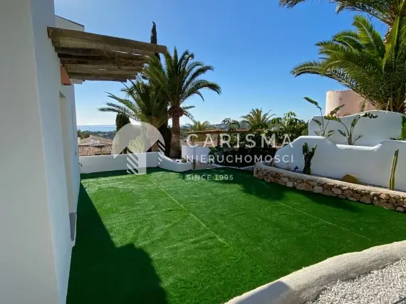 (11) Odnowiona willa w stylu Ibiza, z panoramicznym widokiem na morze, Moraira
