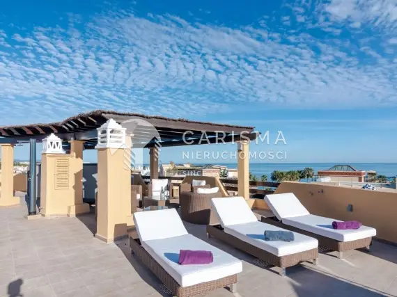 Piękny penthouse z widokiem na morze, 100 m od plaży, Estepona, Costa del Sol 2