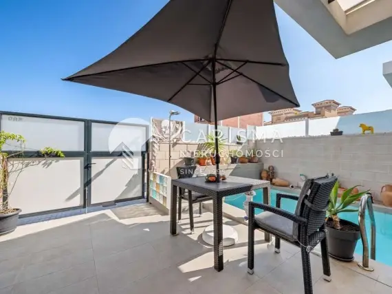 (5) Dom z basenem w Villamartin, Costa Blanca