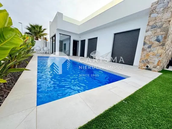 (16) Nowoczesna willa z 3 sypialniami i basenem w Pilar de la Horadada, Costa Blanca