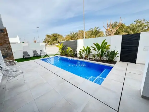 (18) Nowoczesna willa z 3 sypialniami i basenem w Pilar de la Horadada, Costa Blanca