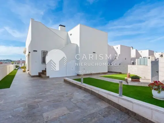 (29) Dom z basenem  i widokiem na morze w Villamartin