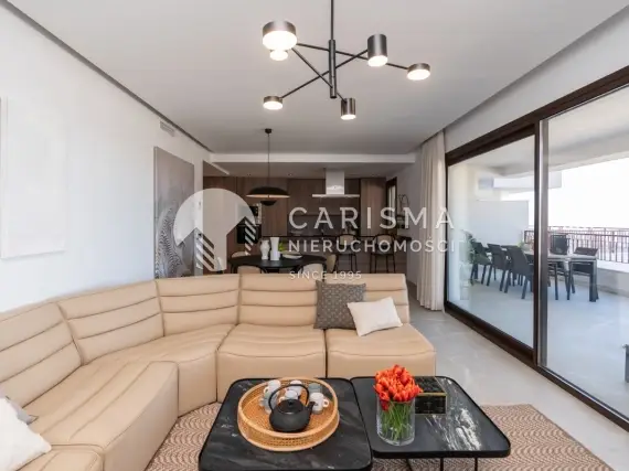 (8) Nowoczesne apartamenty z panoramicznymi widokami na jezioro Istan, Gibraltar i morze