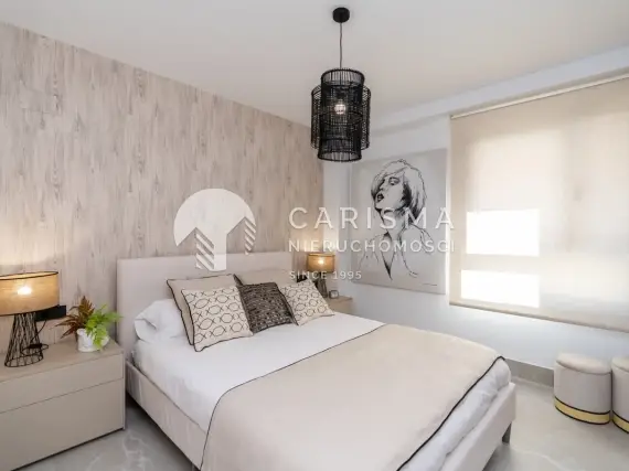 (16) Nowoczesne apartamenty z panoramicznymi widokami na jezioro Istan, Gibraltar i morze