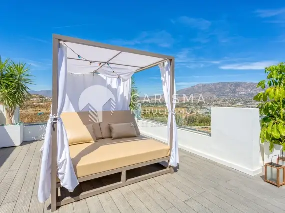 (33) Nowe apartamenty z pięknymi widokami na morze i góry, Mijas