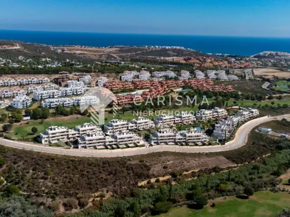 (16) Nowoczesne apartamenty w otoczeniu zieleni z widokami na pole golfowe