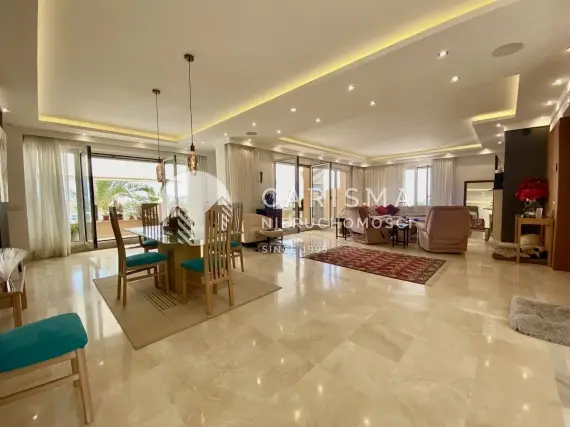 (9) Penthouse z panoramicznym widokiem na port jachtowy i morze, Sotogrande Marina