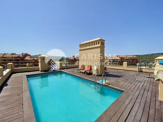 (17) Penthouse z panoramicznym widokiem na port jachtowy i morze, Sotogrande Marina