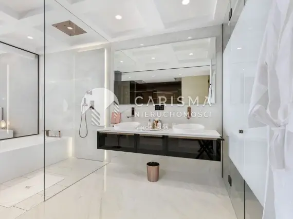(13) Luksusowy apartament z panoramicznym widokiem na morze tuż przy plaży
