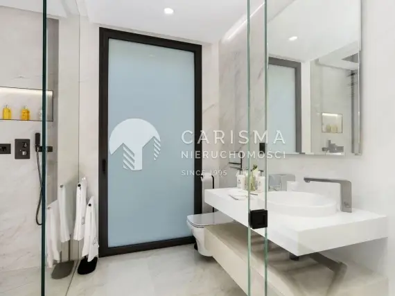 (19) Luksusowy apartament z panoramicznym widokiem na morze tuż przy plaży