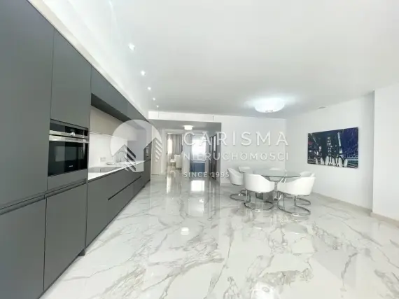 (8) Luksusowy apartament z widokiem na morze w pierwszej linii brzegowej, Puerto Banus