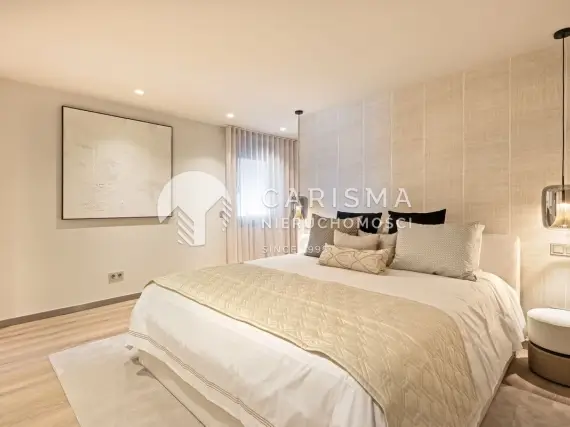 (13) Luksusowy apartament z widokiem na marinę w pierwszej linii brzegowej