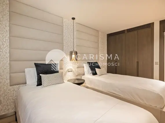 (14) Luksusowy apartament z widokiem na marinę w pierwszej linii brzegowej
