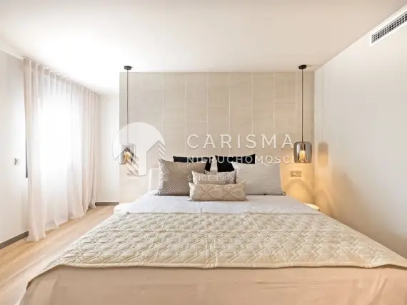 (17) Luksusowy apartament z widokiem na marinę w pierwszej linii brzegowej