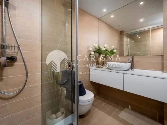 (22) Luksusowy penthouse z przepięknym, panoramicznym widokiem na morze