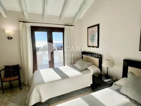 (13) Luksusowy penthouse w otoczenia pasma górskiego Sierra Blanca