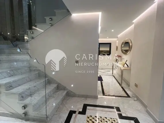 (10) Luksusowy penthouse w otoczeniu natury z widokiem na morze