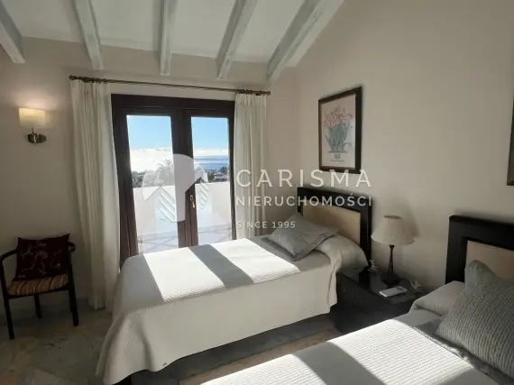(13) Luksusowy penthouse w otoczeniu natury z widokiem na morze