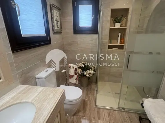 (16) Luksusowy penthouse w otoczeniu natury z widokiem na morze