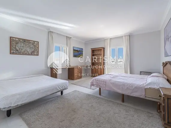 (36) Dwupoziomowy apartament w dogodnej lokalizacji, Puerto Banus
