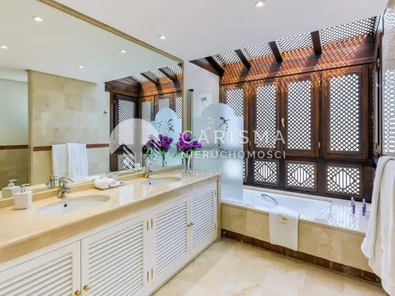 (6) Dwupoziomowy penthouse w kompleksie tuż przy plaży
