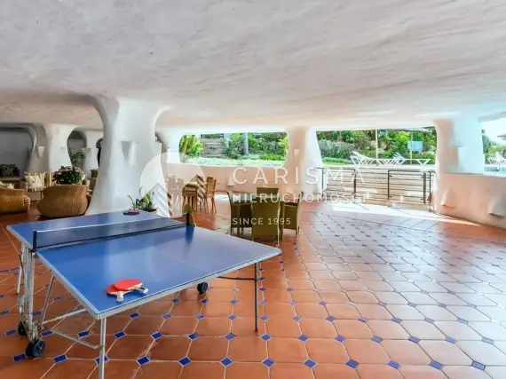 (23) Dwupoziomowy penthouse w kompleksie tuż przy plaży