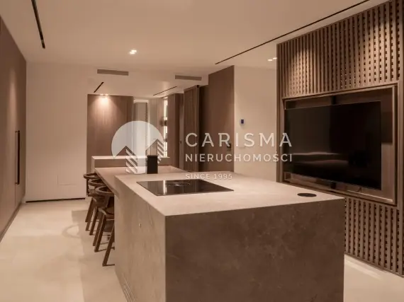 (12) Luksusowy dwupoziomowy penthouse z bezpośrednim dostępem do plaży