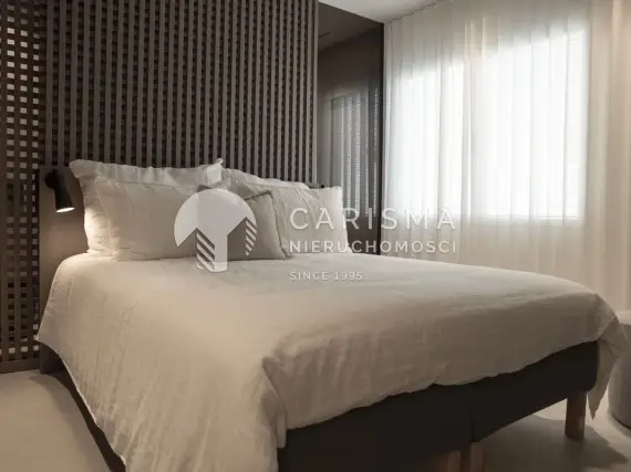 (17) Luksusowy dwupoziomowy penthouse z bezpośrednim dostępem do plaży