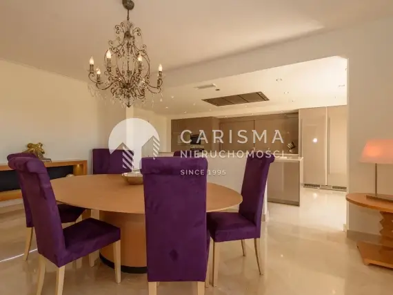 (5) Luksusowy dwupoziomowy penthouse z widokiem na morze