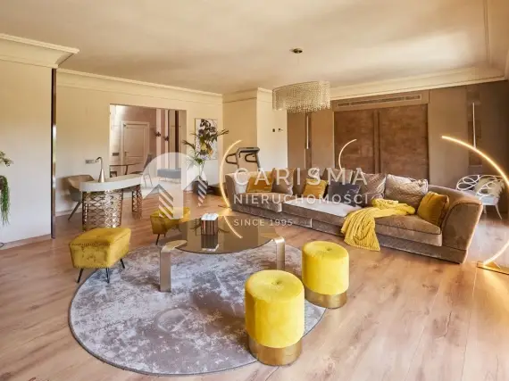 (12) Komfortowy penthouse w otoczeniu natury z panoramicznym widokiem
