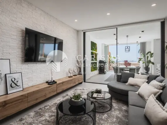 (3) Dwupoziomowy penthouse z panoramicznym widokiem na morze