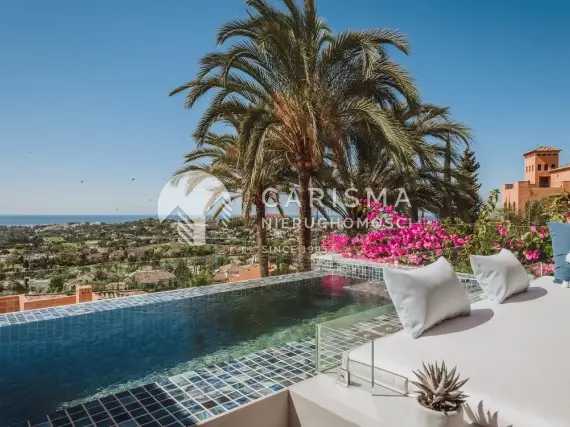 (6) Dwupoziomowy penthouse z panoramicznym widokiem na morze