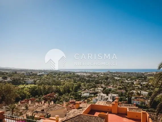 (36) Dwupoziomowy penthouse z panoramicznym widokiem na morze