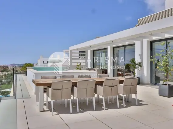 (8) Luksusowy penthouse blisko plaży z panoramicznym widokiem na morze