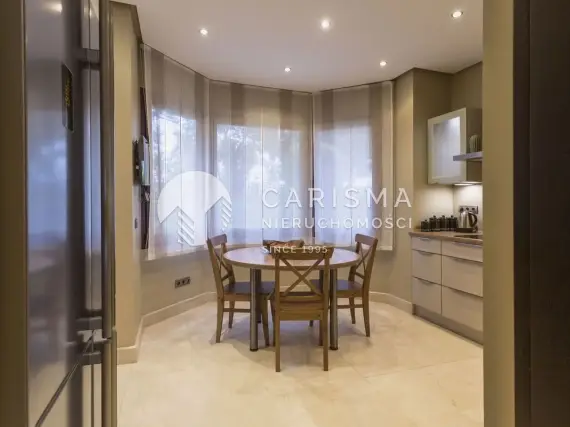 (5) Luksusowy apartament w prestiżowym kompleksie tuż przy plaży