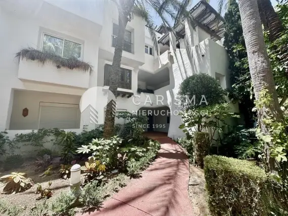 (11) Dwupoziomowy penthouse z widokiem na morze w pierwszej linii