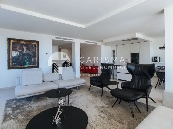 (10) Apartament na zboczu góry La Concha z pięknymi widokami na morze