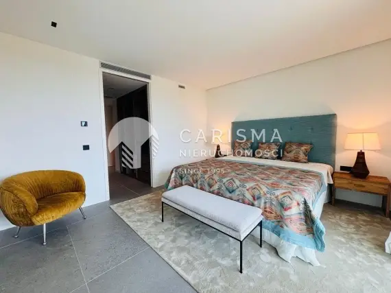 (17) Luksusowy apartament w pierwszej linii pól golfowych
