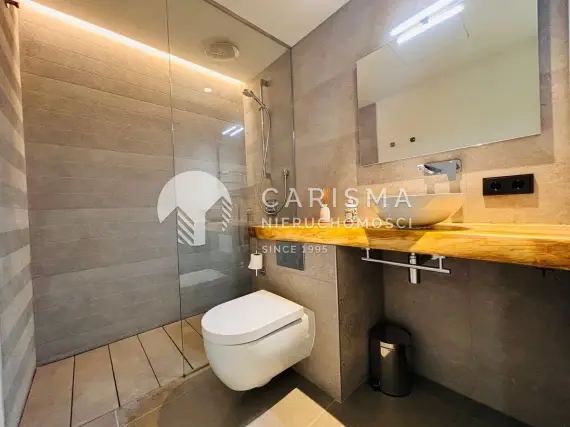 (23) Luksusowy apartament w pierwszej linii pól golfowych