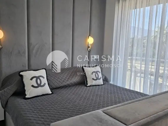 (21) Luksusowy apartament przy plaży gotowy do zamieszkania, Estepona
