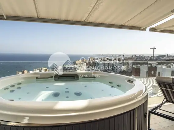 (10) Luksusowy penthouse z pięknym panoramicznym widokiem na morze