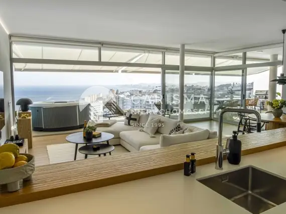 (11) Luksusowy penthouse z pięknym panoramicznym widokiem na morze