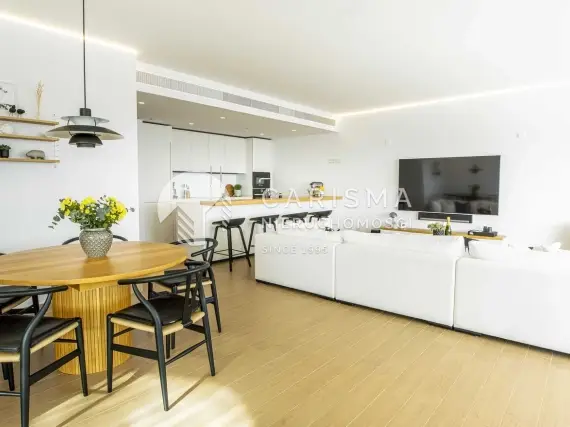 (13) Luksusowy penthouse z pięknym panoramicznym widokiem na morze