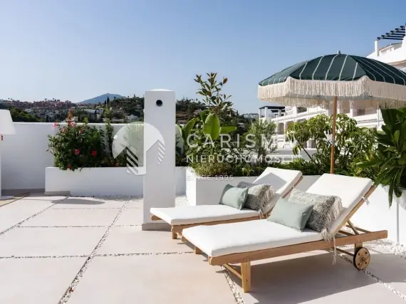 (7) Stylowy dwupoziomowy penthouse w pierwszej linii pola golfowego