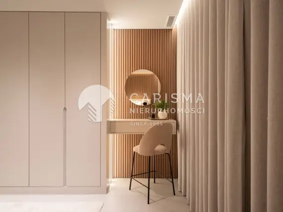 (25) Stylowy dwupoziomowy penthouse w pierwszej linii pola golfowego