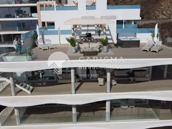 (15) Luksusowy penthouse w pierwszej linii brzegowej z pięknym widokiem na morze