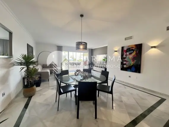 (13) Nowoczesny apartament w prestiżowej dzielnicy Marbelli