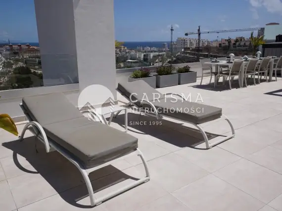 (34) Luksusowy dwupoziomowy penthouse z widokiem na morze