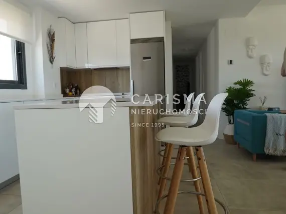 (9) Luksusowy dwupoziomowy penthouse z widokiem na morze
